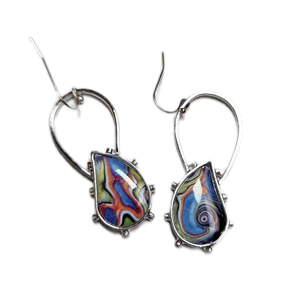 Artustic Teardrop Earrings in Silver Setting